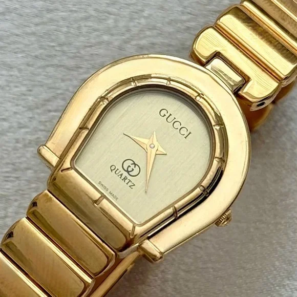 AUTHENTIC RARE VINTAGE GUCCI HORSESHOE GOLD WATCH - Picture 3 of 6